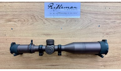 S/H Vortex Razor HD 4.5-27X56 EBR7C MOA Reticule